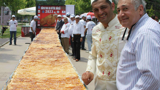 Guinness'e "Türk'e İmkansız De Sonra Otur İzle" Yazdıran 11 Yemekli Rekor