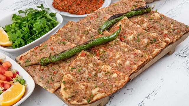 Konya Mutfağının Ülkeye Armağanı Etli Ekmeği İstanbul'da Yiyebileceğiniz En İyi 7 Mekan