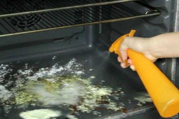 http://www.hometalk.com/20125640/s-17-ways-you-never-thought-of-using-baking-soda-in-your-home |www.hometalk.com