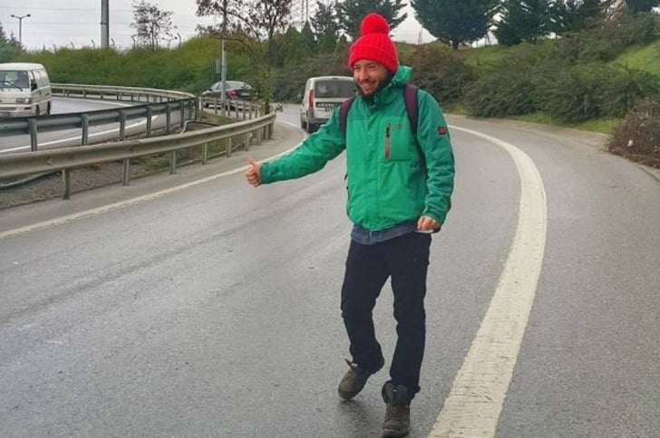 Kahve Bardaklarına Çizimler Yaparak Dünyayı Gezen Türk Gezgin Berk Armağan