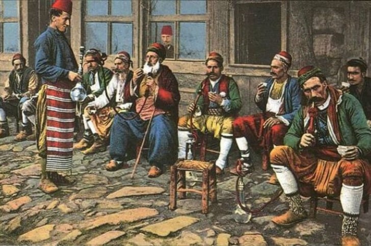Neden Bu Kadar Çok Sevdiğimizi Açıklıyor: Türk Çayının Bir Hayli İlginç Tarihi