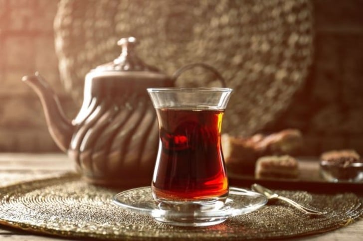 Neden Bu Kadar Çok Sevdiğimizi Açıklıyor: Türk Çayının Bir Hayli İlginç Tarihi