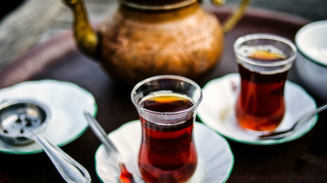 Neden Bu Kadar Çok Sevdiğimizi Açıklıyor: Türk Çayının Bir Hayli İlginç Tarihi