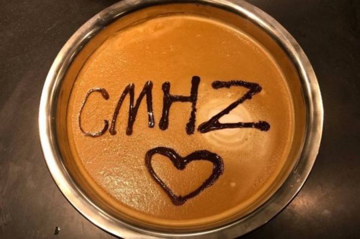 "Kendi Kupanı Getir" Gününde Starbucks'ı Acımasızca Trollemeye Çalışan Çinliler