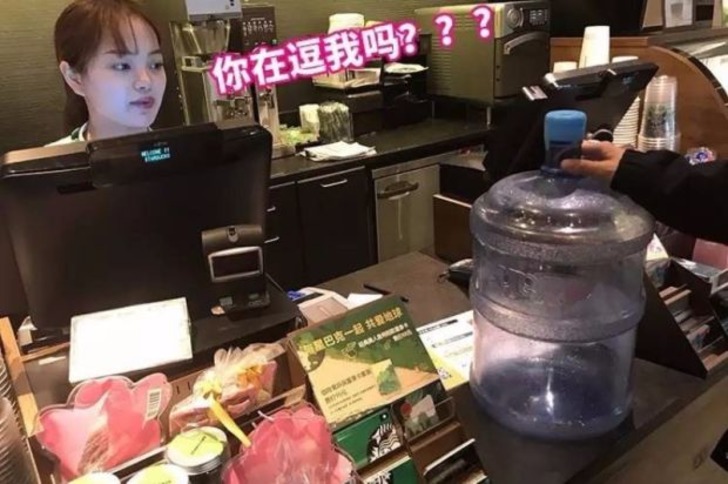 "Kendi Kupanı Getir" Gününde Starbucks'ı Acımasızca Trollemeye Çalışan Çinliler