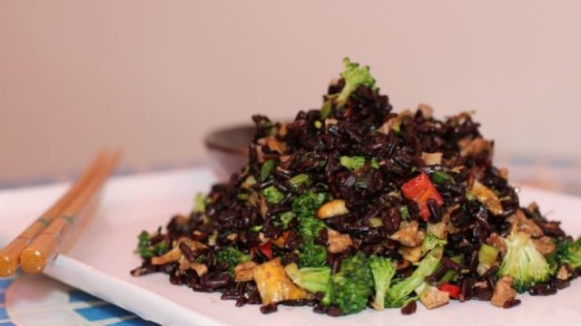 Esmerin Tadı: Siyah Çin Pilavı
