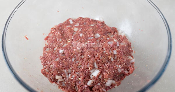 kiremitte-soslu-kofte-asama4-yemekcom