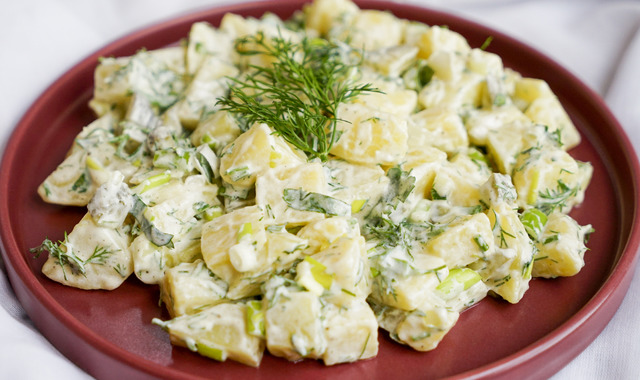 Daha Farklı: Yoğurt Soslu Patates Salatası