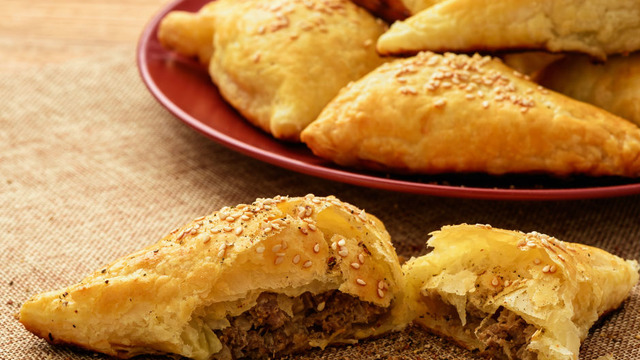Yok Böyle Pratiklik: Kıymalı Milföy Börek