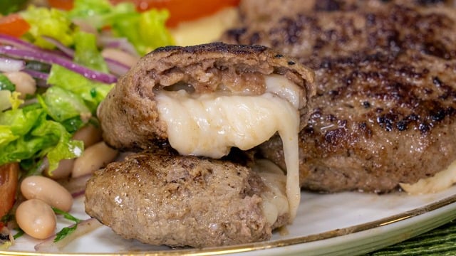 İçi Akışkan Köfte: Kaşarlı Köfte