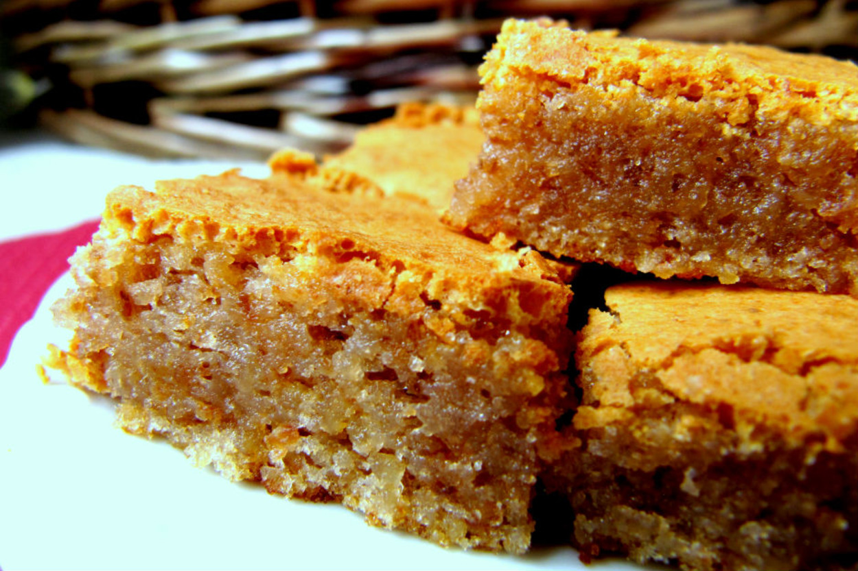Beyaz Çikolata Sürpriziyle: Cevizli Glutensiz Brownie