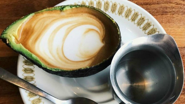 Daha Neler Göreceğiz: Bir Acayip Yeni Trend Avokado İçinde Latte