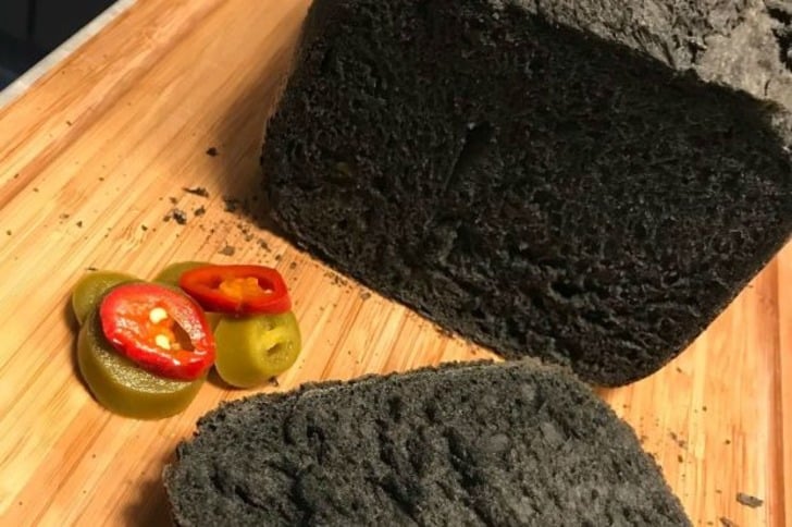 Diğer Tüm Renkleri Unutturan Akım: Simsiyah, Geceden Karanlık Yiyecekler