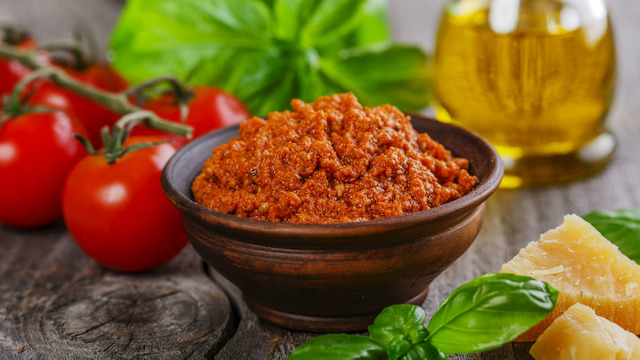 Kahvaltının Yeni Gözdesi: Parmesanlı Acı Sos