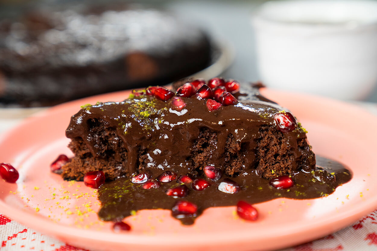 Sadece 1 Yumurtayla: Tavada Soslu Kakaolu Hızlı Kek