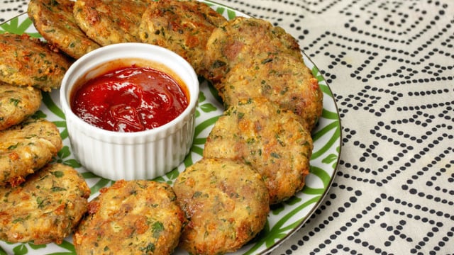 Kalanlar Değerlensin: Bayat Ekmek Köftesi