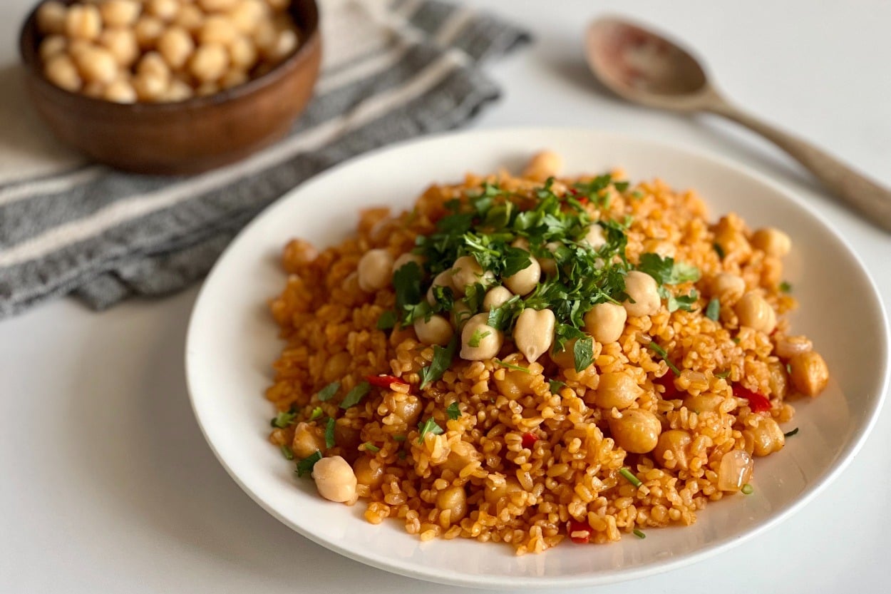 Çok Doyurucu: Nohutlu Bulgur Pilavı