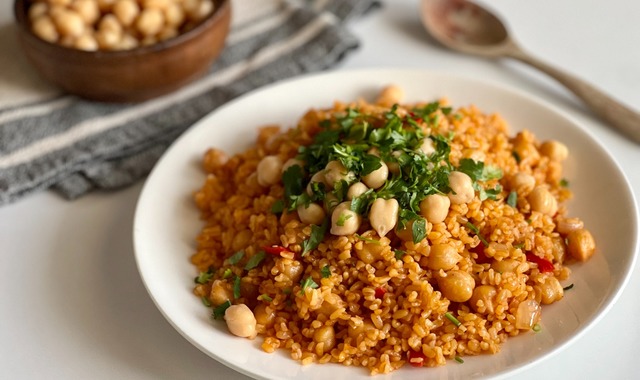 Çok Doyurucu: Nohutlu Bulgur Pilavı