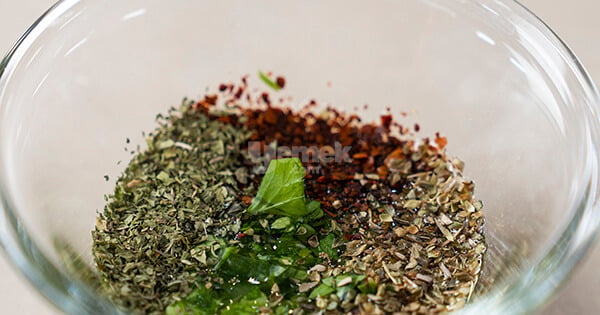 kuru-domates-salatasi-asama3-yemekcom