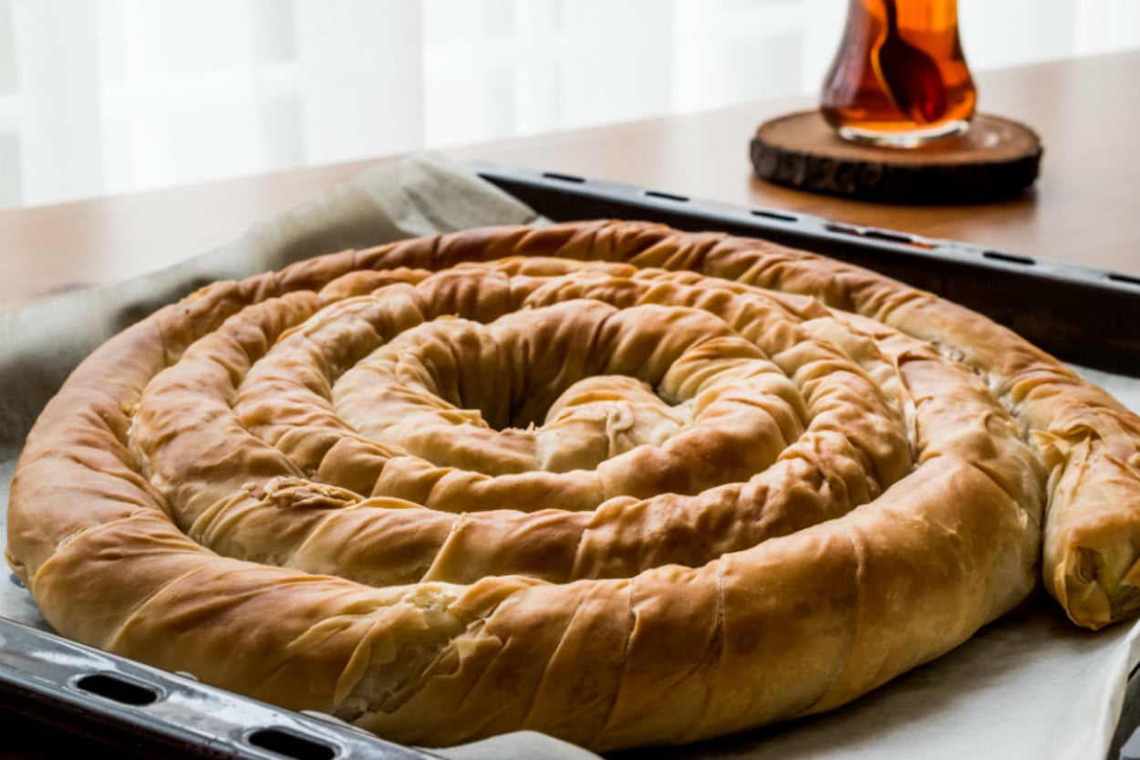 El Emeği Göz Nuru: El Açması Patlıcanlı Börek