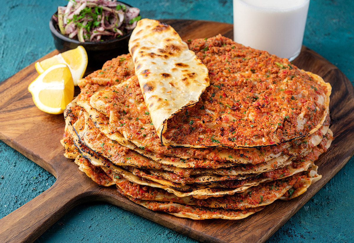 Evde Taş Fırın Lezzetinde: Lahmacun Tarifi