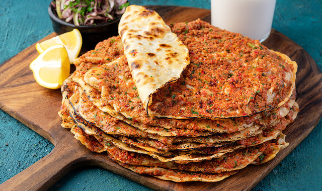 Evde Taş Fırın Lezzetinde: Lahmacun