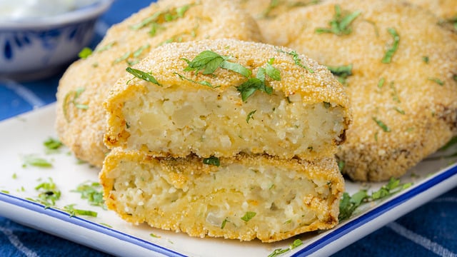 Pek Bir Pratik: İrmikli Patates Köftesi