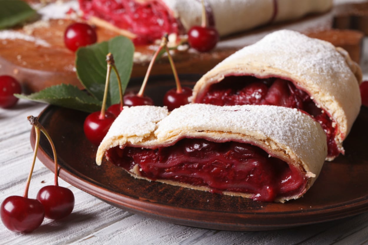 Elmalısına Rakip: Vişneli Strudel
