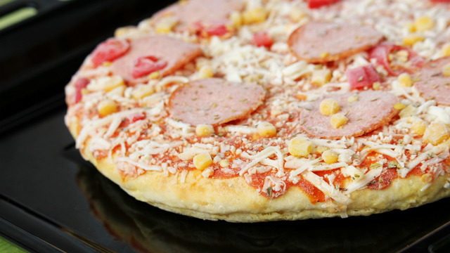 Vaktiniz Varken Yapın, Buzlukta Uzun Süre Saklayın: Dondurucu İçin Pizza Nasıl Yapılır?