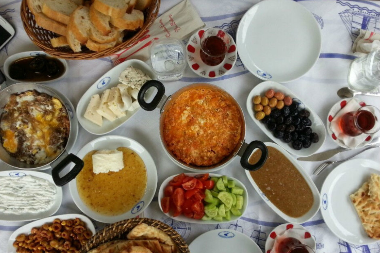 Otlu Peynirlerinin Tadını Doyasıya Çıkaracağınız İstanbul'daki 7 Van Kahvaltıcısı