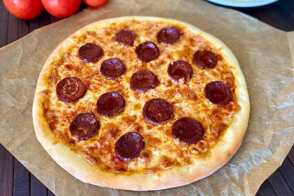 Fast Food Tadı: Sucuklu Pizza