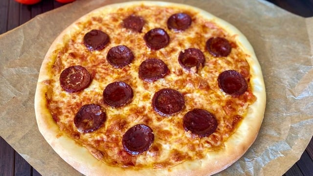 Fast Food Tadı: Sucuklu Pizza