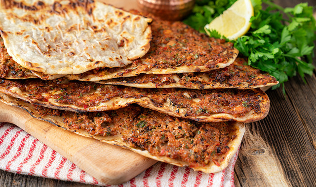 Garantili Yöresel Tarif: Antep Lahmacun