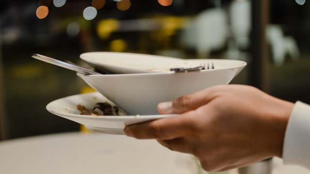 Farkında Olmadan Daha Fazla Hesap Ödemenize Sebep Olan 10 Restoran Hilesi