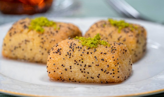 Çatalda Dağılan: Şerbetli İrmik Kurabiyesi