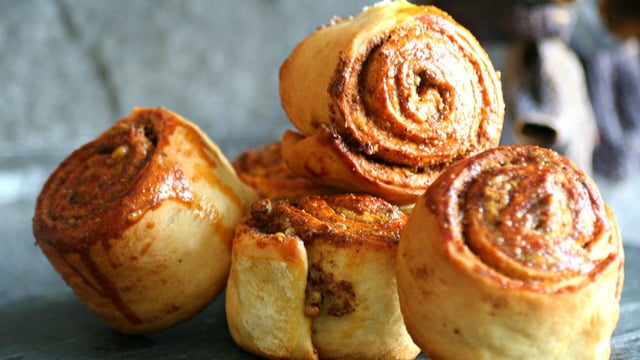Yemeye Doyamazsın: Haşhaşlı Cevizli Çörek