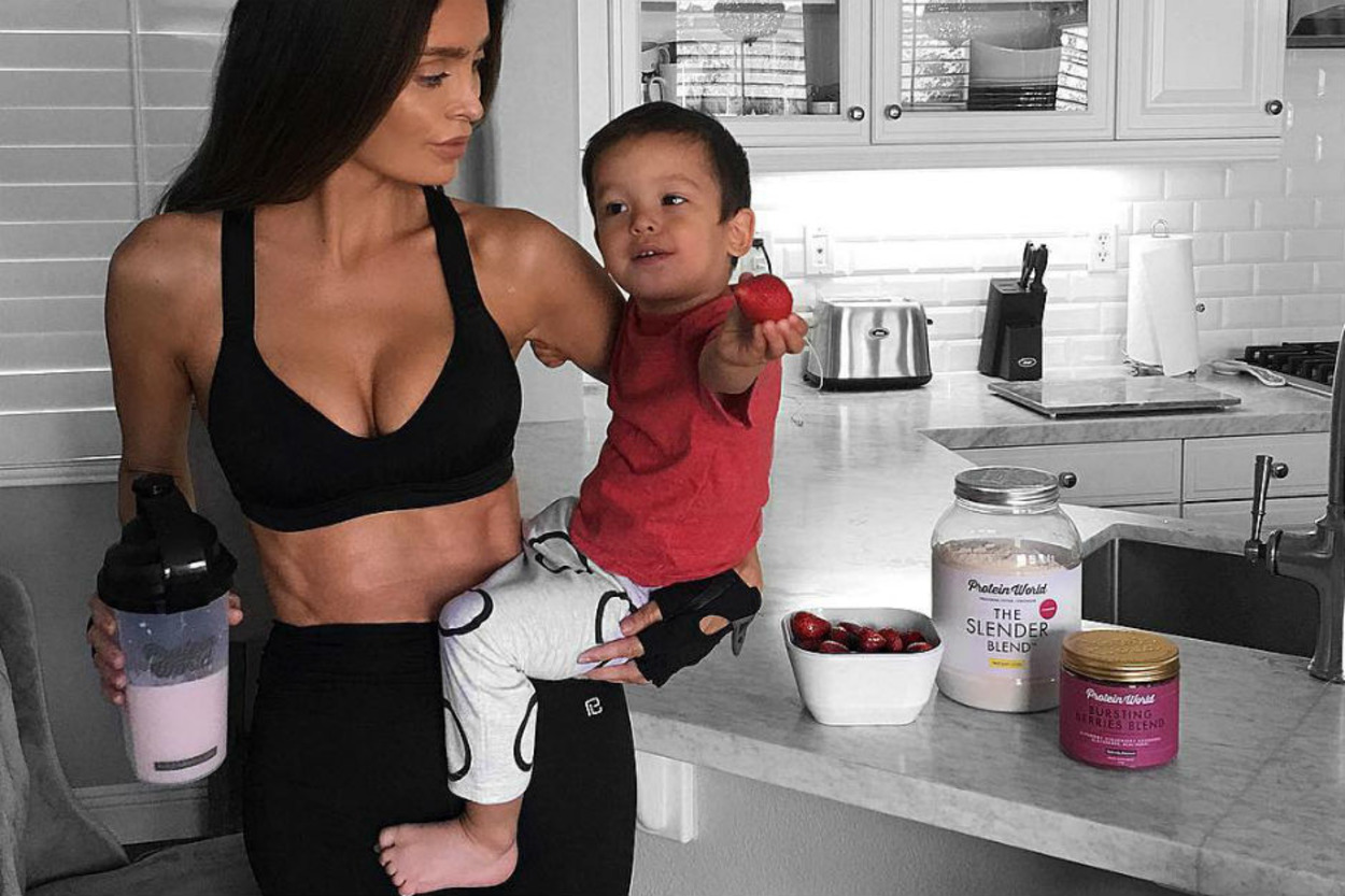 Görünce 6 Aylık Hamile Olduğuna Asla İnanamayacağınız 33 Yaşındaki Model