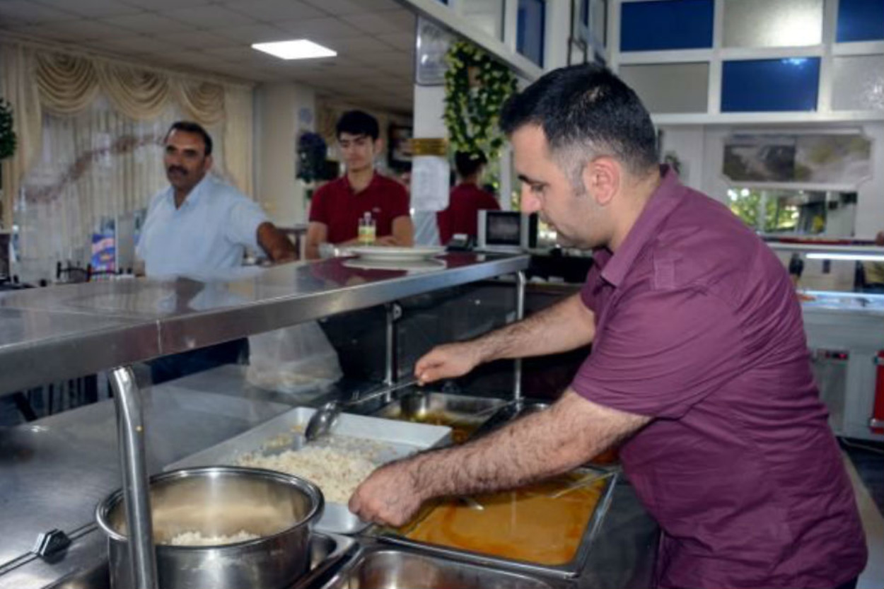 Elazığ'da İhtiyaç Sahiplerini Ücretsiz Doyuran 70 Yıllık Gelenek: Fakir Masası