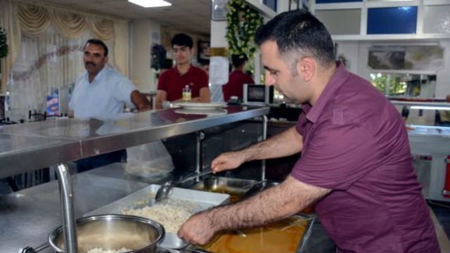Elazığ'da İhtiyaç Sahiplerini Ücretsiz Doyuran 70 Yıllık Gelenek: Fakir Masası