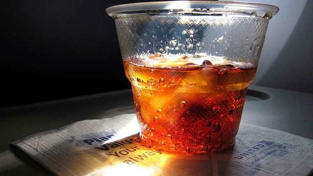 Neden Hostesler Uçakta Diyet Kola İstemenizden Hiç Hoşlanmazlar?
