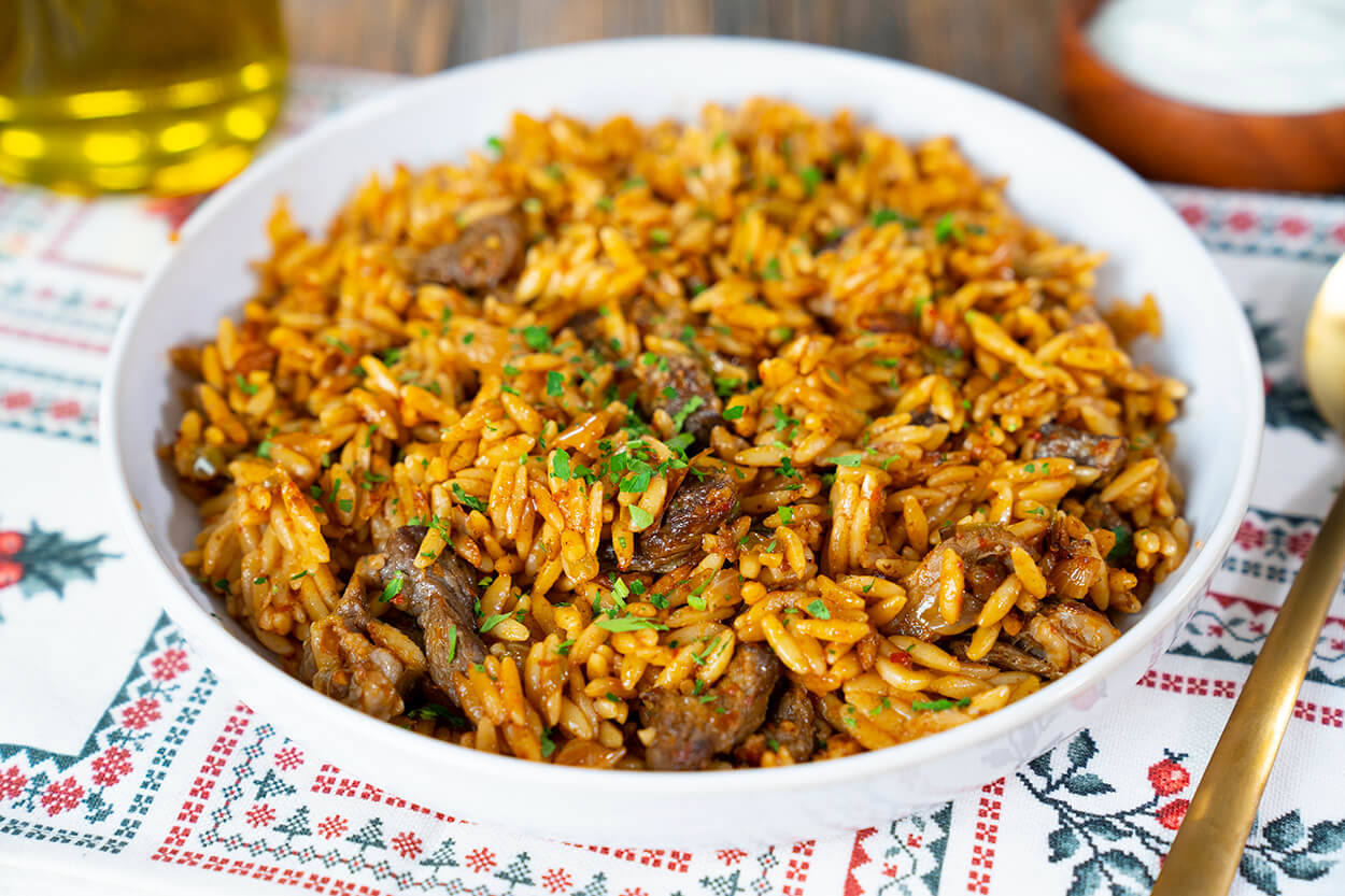 Tane Tane Dökülür: Etli Şehriye Pilavı