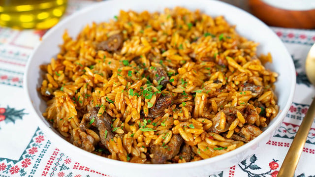 Tane Tane Dökülür: Etli Şehriye Pilavı