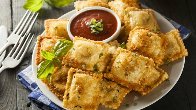Marinara Sosuyla Nefis: Kızarmış Ravioli