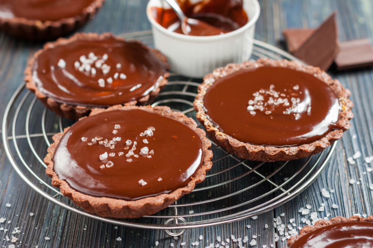 Sıkı Durun: Çikolatalı Deniz Tuzlu Tart