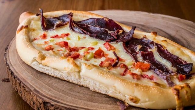 Pofuduk Pofuduk: Pastırmalı Açık Pide