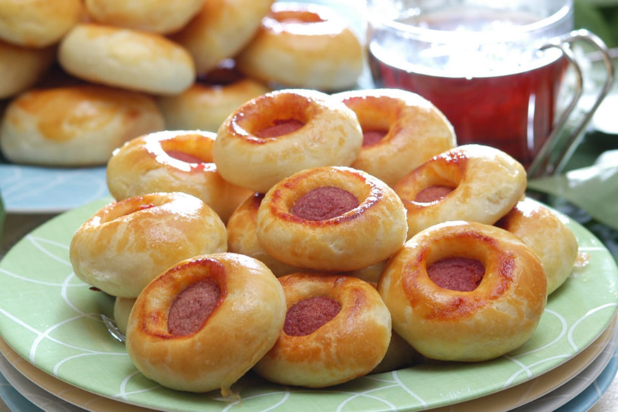 Demli Çayın Yanına: Sosisli Mini Poğaça