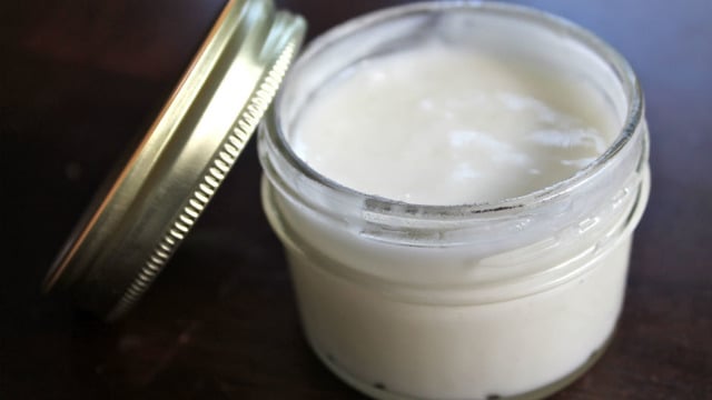 Vücut Çatlaklarını Görünmez Kılan 2 Malzemeli Doğal Karışım