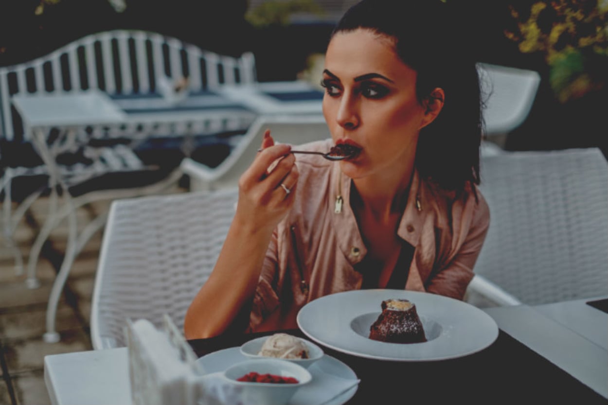 Hafızasını Kaybeden Sevgilisini Bir Sufleyle Kendine Yeniden Aşık Eden Adam