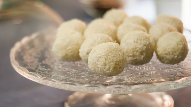 Az Malzemeli Lezzet: Limonlu İrmik Lokumları