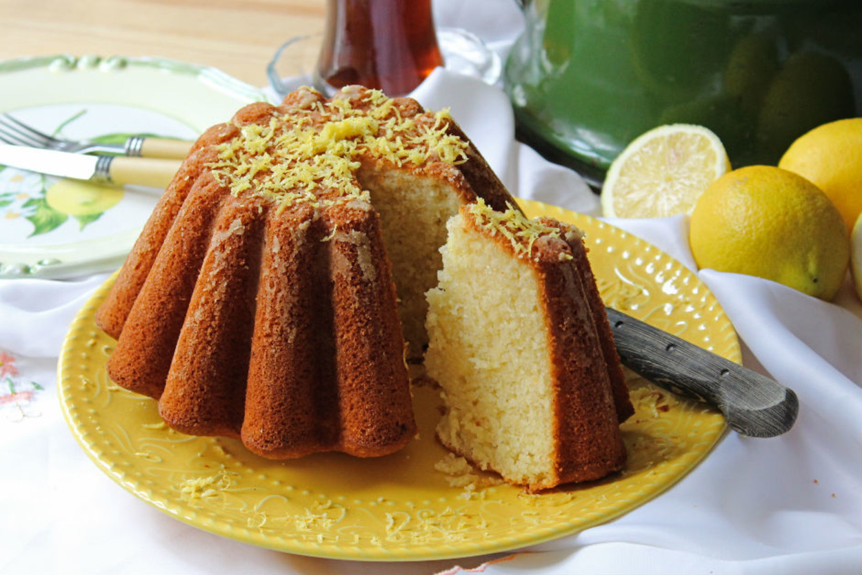 Nefis Kıvamı ve Mis Kokusuyla: Limonlu İrmikli Kek